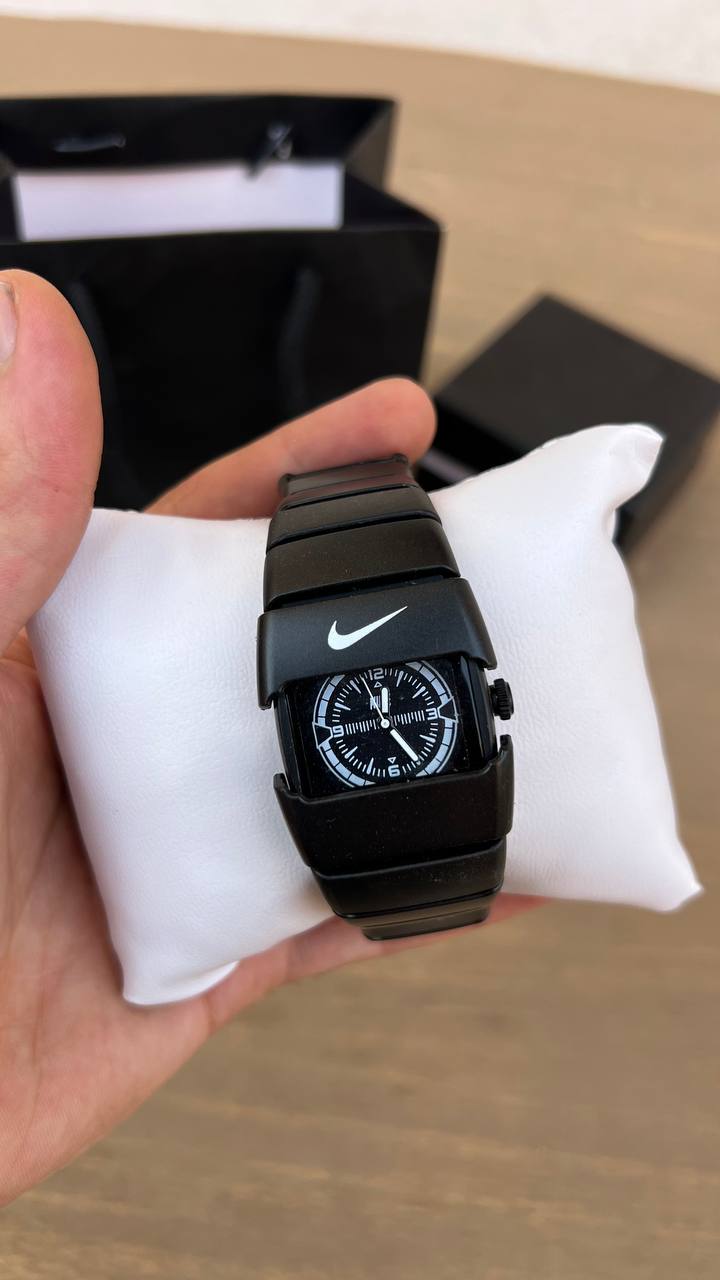 NIKE